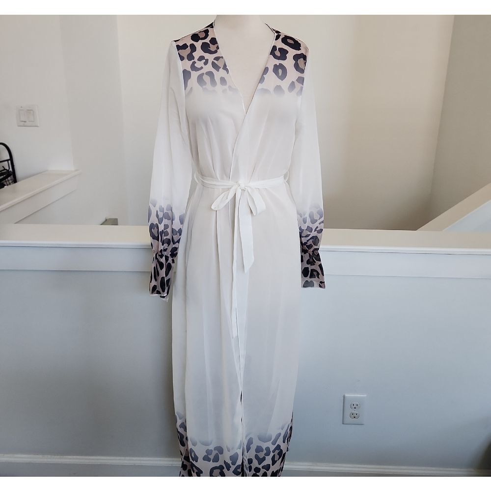 Robe White Leopard Print Size S NWOT